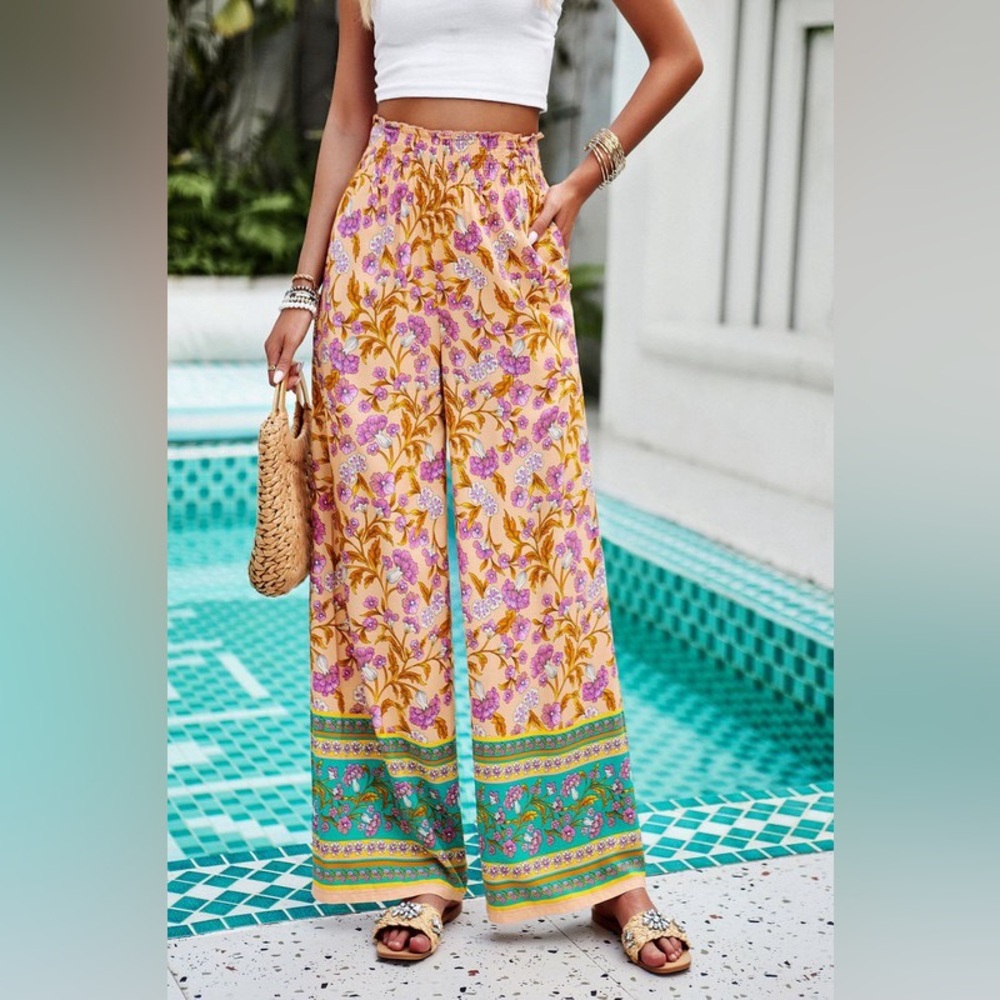 Floral flowy printed pants with elastic waistband